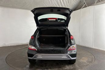 HYUNDAI KONA 39kWh SE Connect SUV 5dr Electric Auto (10.5kW Charger) (136 ps)