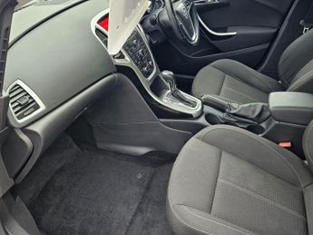 VAUXHALL ASTRA 2.0 CDTi SRi Hatchback 5dr Diesel Auto Euro 5 (165 ps)