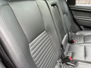 LAND ROVER DISCOVERY SPORT 2.0 TD4 HSE Luxury SUV 5dr Diesel Auto 4WD Euro 6 (s/s) (180 ps)
