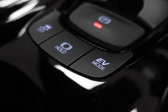 TOYOTA C-HR 2.0 VVT-h GPF Design SUV 5dr Petrol Hybrid CVT Euro 6 (s/s) (184