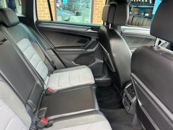VOLKSWAGEN TIGUAN 2.0 TDI R-Line SUV 5dr Diesel DSG 4Motion Euro 6 (s/s) (150 ps)