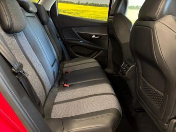 PEUGEOT 3008 1.6 THP Allure SUV 5 Door Petrol Automatic Red EAT Euro 6 1 Owne