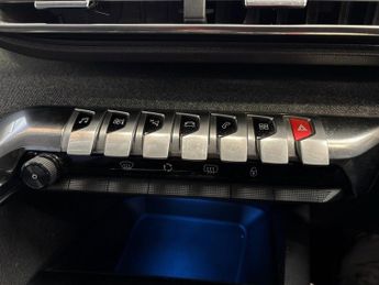 PEUGEOT 3008 1.6 THP Allure SUV 5 Door Petrol Automatic Red EAT Euro 6 1 Owne