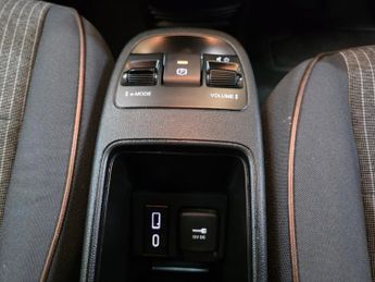 FIAT 500E 42kWh Icon Hatchback 3dr Electric Auto (118 ps)