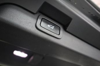 LAND ROVER DISCOVERY 3.0 SD V6 HSE Luxury SUV 5dr Diesel Auto 4WD Euro 6 (s/s) (306 p