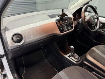 VOLKSWAGEN e-up! 18.7kWh e-up! Hatchback 5dr Electric Auto (82 ps)