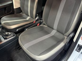 VOLKSWAGEN e-up! 18.7kWh e-up! Hatchback 5dr Electric Auto (82 ps)