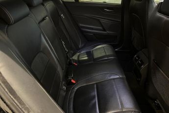 JAGUAR XE 2.0i GPF R-Sport Saloon 4dr Petrol Auto Euro 6 (s/s) (200 ps) Re