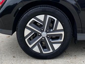 HYUNDAI KONA 64kWh Premium SUV 5dr Electric Auto (10.5kW Charger) (204 ps)