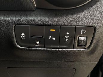 HYUNDAI KONA 64kWh Premium SUV 5dr Electric Auto (10.5kW Charger) (204 ps)