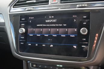 VOLKSWAGEN TIGUAN 2.0 TDI R-Line Tech SUV 5dr Diesel DSG Euro 6 (s/s) (150 ps)