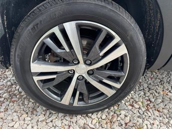 PEUGEOT 5008 1.2 PureTech Allure Premium SUV 5dr Petrol EAT Euro 6 (s/s) (130