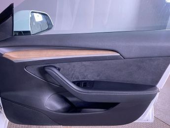 TESLA Model 3 (Dual Motor) Long Range Saloon 4dr Electric Auto 4WDE (346 ps)