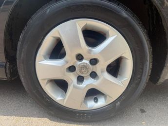 VAUXHALL VECTRA 1.8 VVT Exclusiv Hatchback 5dr Petrol Manual (173 g/km, 138 bhp)