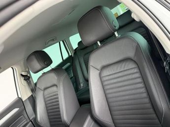 VOLKSWAGEN PASSAT 1.6 TDI SEL Estate 5dr Diesel DSG Euro 6 (s/s) (120 ps)