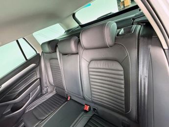 VOLKSWAGEN PASSAT 1.6 TDI SEL Estate 5dr Diesel DSG Euro 6 (s/s) (120 ps)