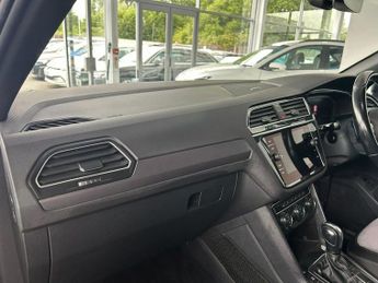 VOLKSWAGEN TIGUAN 1.5 TSI EVO R-Line Tech SUV 5dr Petrol DSG Euro 6 (s/s) (150 ps)
