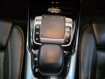 MERCEDES-BENZ A-CLASS 2.0 A35 AMG (Premium Plus) Hatchback 5dr Petrol SpdS DCT 4MATIC 