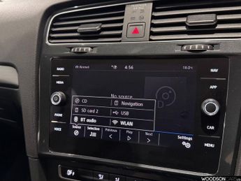 VOLKSWAGEN E-GOLF 35.8kWh e-Golf Hatchback 5dr Electric Auto (136 ps)