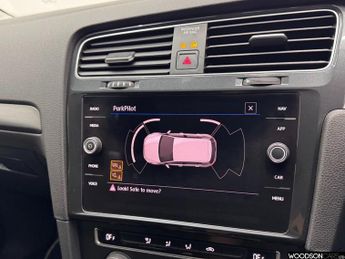 VOLKSWAGEN E-GOLF 35.8kWh e-Golf Hatchback 5dr Electric Auto (136 ps)