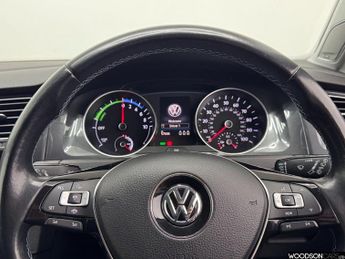 VOLKSWAGEN E-GOLF 35.8kWh e-Golf Hatchback 5dr Electric Auto (136 ps)