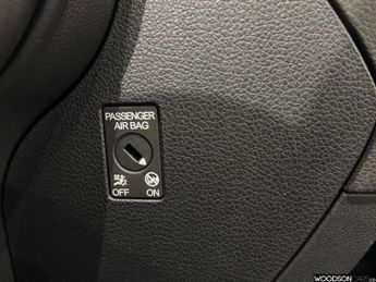 VOLKSWAGEN E-GOLF 35.8kWh e-Golf Hatchback 5dr Electric Auto (136 ps)