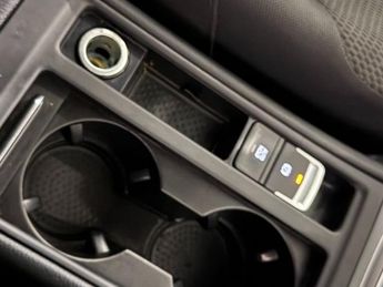 VOLKSWAGEN E-GOLF 35.8kWh e-Golf Hatchback 5dr Electric Auto (136 ps)