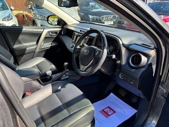 TOYOTA RAV4 2.2 D-CAT Invincible Nav SUV 5dr Diesel 4WD Auto Euro 5 (150 ps)
