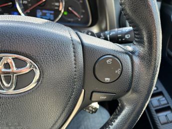 TOYOTA RAV4 2.2 D-CAT Invincible Nav SUV 5dr Diesel 4WD Auto Euro 5 (150 ps)