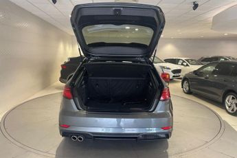 AUDI A3 1.5 TFSI CoD 35 Black Edition Sportback 5dr Petrol S Tronic Euro