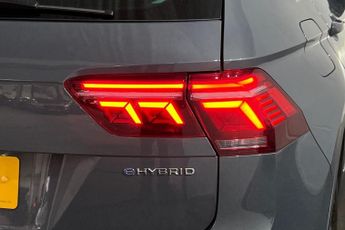 VOLKSWAGEN TIGUAN 1.4 TSI 13kWh Life SUV 5dr Petrol Plug-in Hybrid DSG Euro 6 (s/s