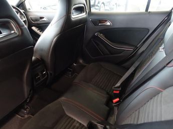 MERCEDES-BENZ GLA 2.1 GLA200d AMG Line SUV 5dr Diesel 7G-DCT Euro 6 (s/s) (136 ps)