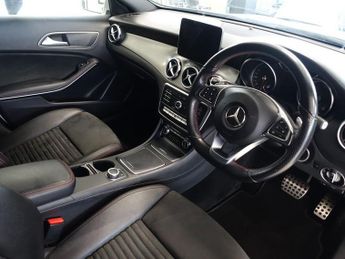 MERCEDES-BENZ GLA 2.1 GLA200d AMG Line SUV 5dr Diesel 7G-DCT Euro 6 (s/s) (136 ps)