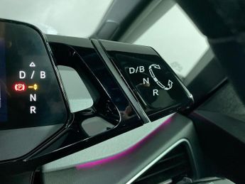 VOLKSWAGEN ID.3 Pro 58kWh Life Hatchback 5dr Electric Auto (145 ps)