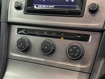 VOLKSWAGEN GOLF 1.6 TDI BlueMotion Tech SE Estate 5dr Diesel DSG Euro 5 (s/s) (1