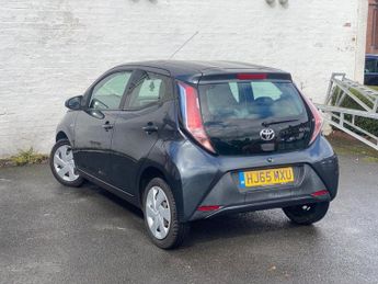 TOYOTA AYGO 1.0 VVT-i x-play Hatchback 5dr Petrol Manual Euro 5 Euro 5 (68 p