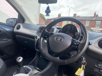 TOYOTA AYGO 1.0 VVT-i x-play Hatchback 5dr Petrol Manual Euro 5 Euro 5 (68 p