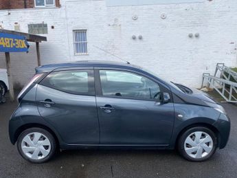 TOYOTA AYGO 1.0 VVT-i x-play Hatchback 5dr Petrol Manual Euro 5 Euro 5 (68 p