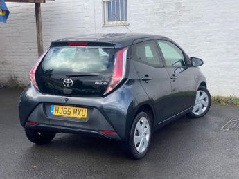 TOYOTA AYGO 1.0 VVT-i x-play Hatchback 5dr Petrol Manual Euro 5 Euro 5 (68 p