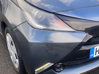 TOYOTA AYGO 1.0 VVT-i x-play Hatchback 5dr Petrol Manual Euro 5 Euro 5 (68 p