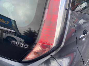 TOYOTA AYGO 1.0 VVT-i x-play Hatchback 5dr Petrol Manual Euro 5 Euro 5 (68 p