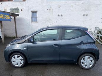 TOYOTA AYGO 1.0 VVT-i x-play Hatchback 5dr Petrol Manual Euro 5 Euro 5 (68 p