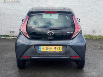 TOYOTA AYGO 1.0 VVT-i x-play Hatchback 5dr Petrol Manual Euro 5 Euro 5 (68 p