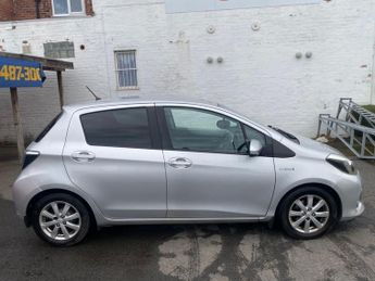 TOYOTA YARIS 1.5 VVT-h Icon Plus Hatchback 5dr Petrol Hybrid CVT Euro 5 (101 