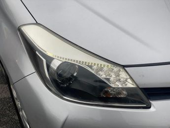 TOYOTA YARIS 1.5 VVT-h Icon Plus Hatchback 5dr Petrol Hybrid CVT Euro 5 (101 