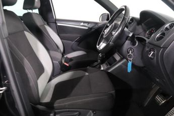 VOLKSWAGEN TIGUAN 2.0 TDI BlueMotion Tech R-Line SUV 5dr Diesel DSG 4WD Euro 5 (s/