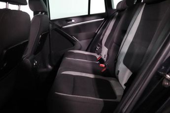 VOLKSWAGEN TIGUAN 2.0 TDI BlueMotion Tech R-Line SUV 5dr Diesel DSG 4WD Euro 5 (s/