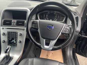 VOLVO XC60 2.4 D5 SE LUX NAV SUV 5DR DIESEL AUTO AWD EURO 6 220