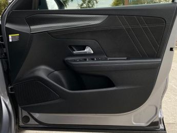 VAUXHALL MOKKA ELECTRIC 50kWh Ultimate SUV 5dr Electric Auto (136 ps)