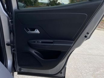 VAUXHALL MOKKA ELECTRIC 50kWh Ultimate SUV 5dr Electric Auto (136 ps)